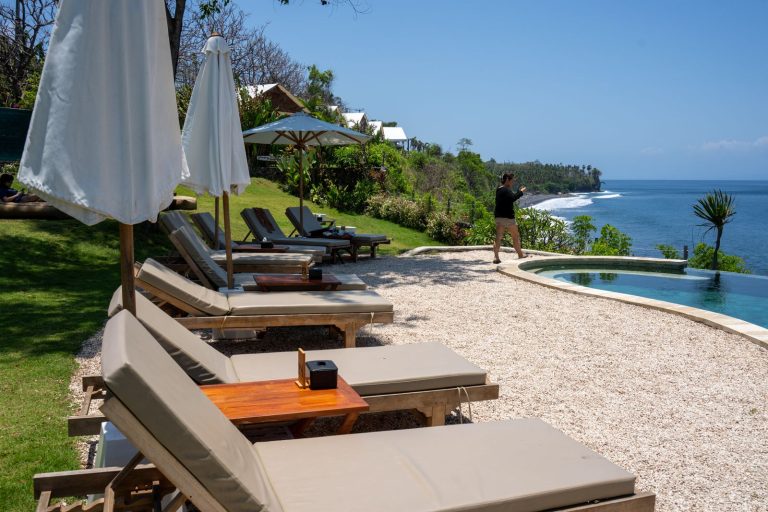 Pool with stunning ocean view at a luxury Bali resort